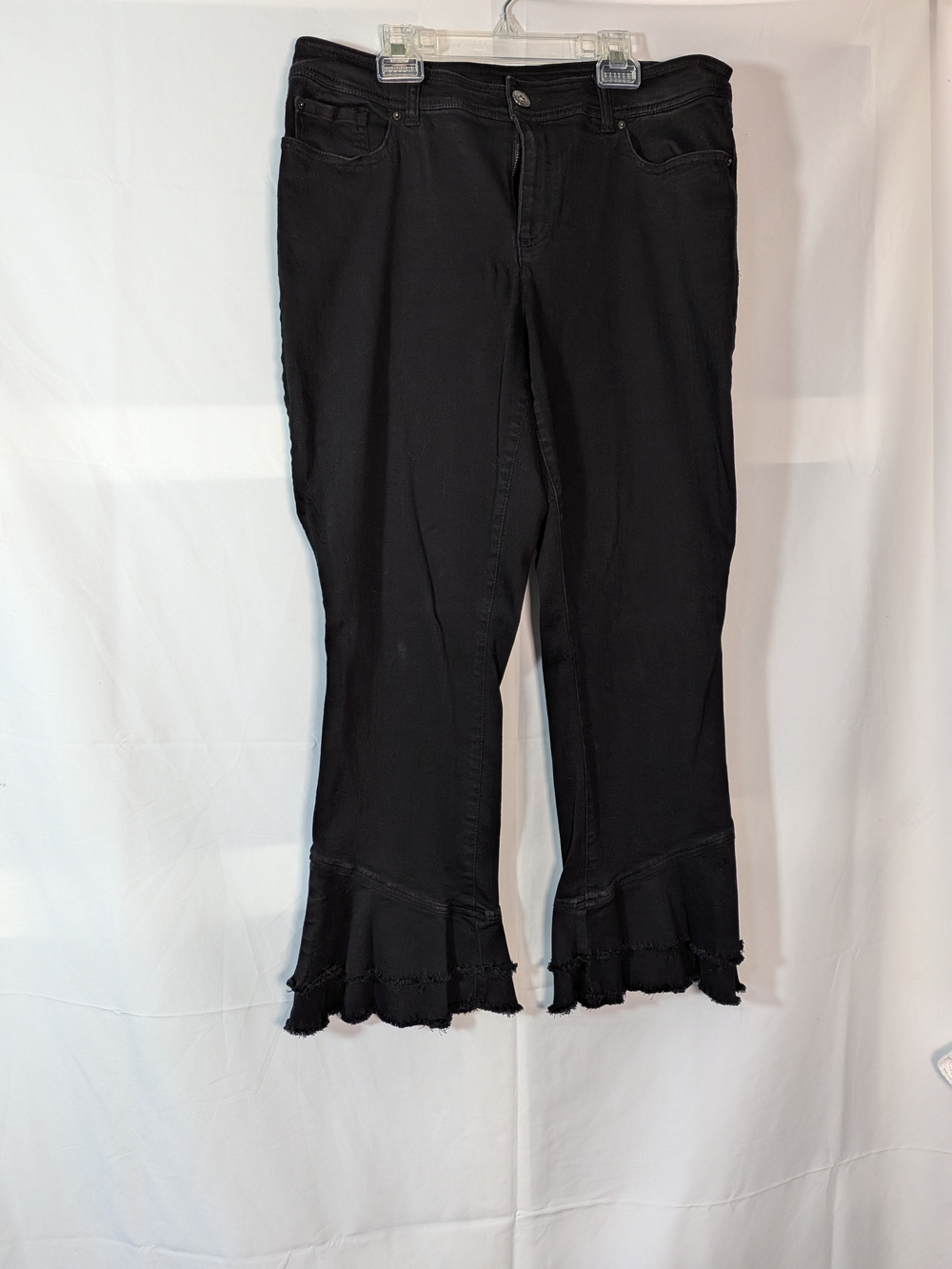 Inc, Black Ruffle Hem Capri Jeans